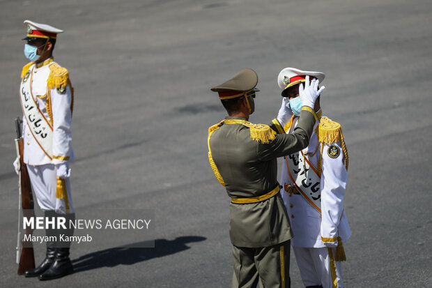 سربازان دژبان ارتش جمهوری اسلامی ایران در حال آماده شدن جهت استقبال از قاسم ژومارت توکایف رئیس جمهور قزاقستان در فرودگاه مهرآباد هستند