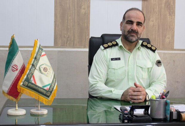 تحویل چک‌ ۸۵۰ میلیون ریالی به صاحبش توسط پلیس البرز