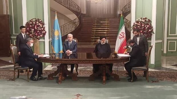 توقيع 9 مذكرات تفاهم ووثيقة تعاون بين إيران وكازاخستان