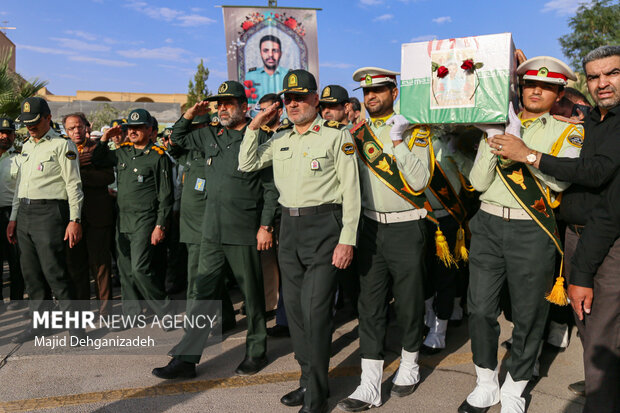 تشییع پیکر شهید مدافع امنیت در یزد