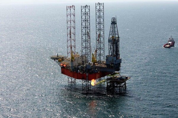 Ukraine reportedly attacks Russian sea oil drilling platforms