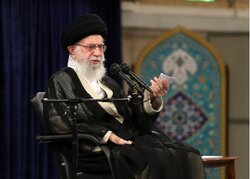 قائد الثورة الاسلامية: يسعى العدو خلال حرب ناعمة خلق الفوضى في البلاد