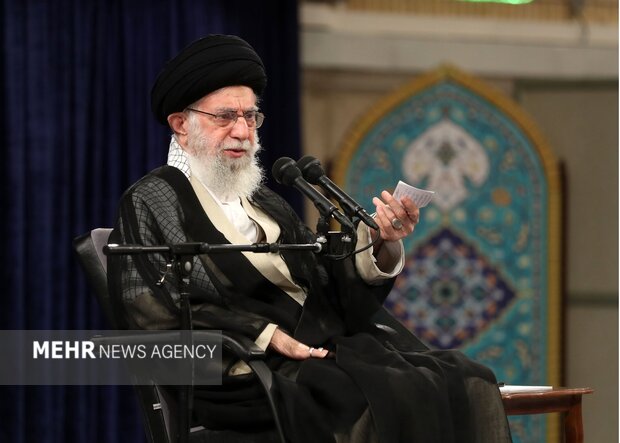 ستایش از شخصیتی مثل چمران، ستایش از یک خط کلی است