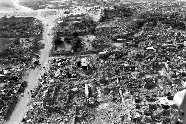 گلایه مردم زلزله زده چارک گلایه مردم زلزله زده چارک