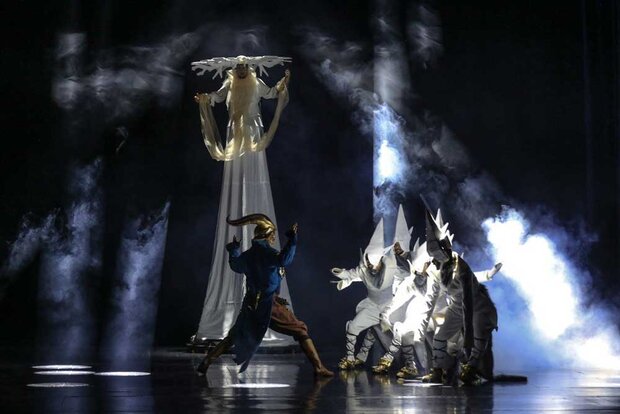 روایتی دلنشین از موزیکالی که پرزرق و برق نیست/ باطل شدن طلسم دیو