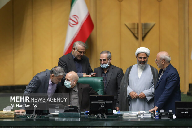 محمد باقر قالیباف رئیس مجلس در صحن علنی مجلس شورای اسلامی حضور دارد