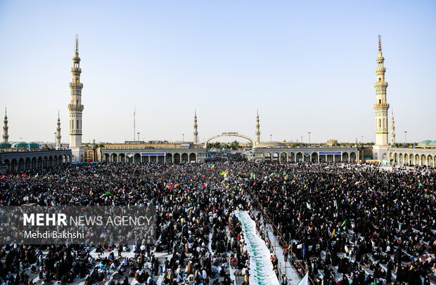 تصاویر/مسجدِ جمکران میں ترانہ "سلام فرماندہ“ کی عظیم الشان تقریب کا انعقاد
