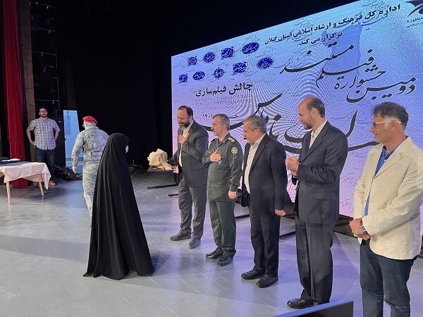 برگزیدگان سه جشنواره هنری در رشت تجلیل شدند