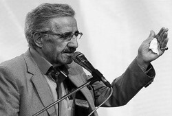 A file photo shows eulogist Mohammad-Ali Karimkhani performing in a ceremony.