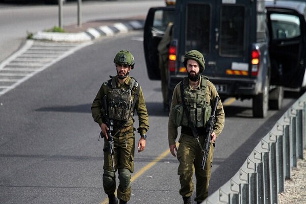 Israeli regime detains 11 Palestinians in West Bank