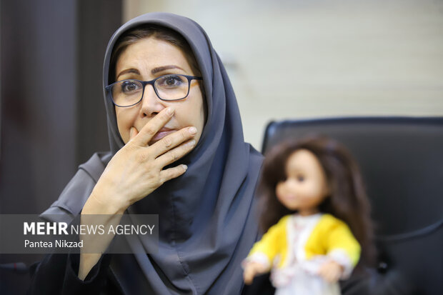فرزانه بابایی طراح عروسک‌های ایرانی دارا و سارا در خبرگزاری مهر حضور دارد