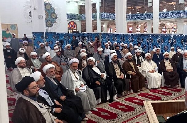 دشمن از کوچک‌ترین روزنه علیه نظام استفاده می‌کند