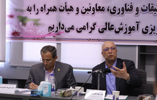 هر استاد باید هدایتگری 10 عضو هیات علمی را برعهده بگیرد
