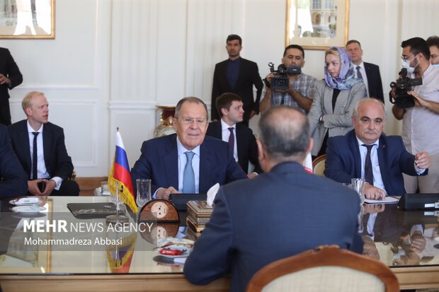 Amir Abdollahian welcomes Lavrov at Foreign Ministry compound