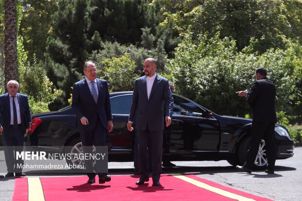 Amir Abdollahian welcomes Lavrov at Foreign Ministry compound