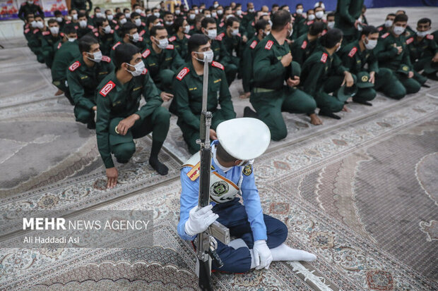 مراسم تجدید میثاق فرماندهان، مسئولان و کارکنان نیروهای مسلح با آرمان‌های بنیانگذار کبیر انقلاب اسلامی در حرم امام خمینی (ره) برگزار شد