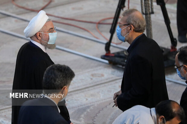 علی لاریجانی و حجت الاسلام حسن روحانی در مراسم سی و سومین سالگرد ارتحال امام خمینی(ره) حضور دارند