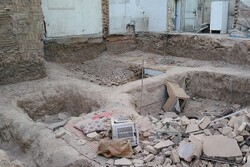 گودبرداری علت ریزش ساختمانی در خیابان ۱۷ شهریور/ نجات دو تبعه افغانستانی