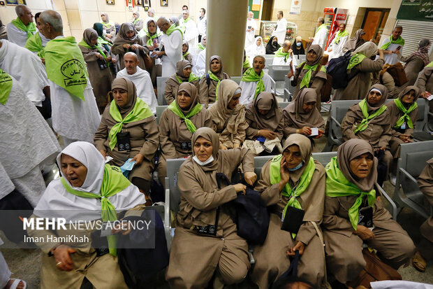 ہمدان سے حجاج کرام کا پہلا قافلہ آج مدینہ منورہ کے لئے روانہ ہوگيا
