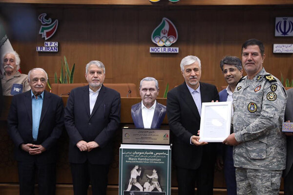 رونمایی از سردیس پیشکسوت بوکس ایران با حضور وزیر ورزش