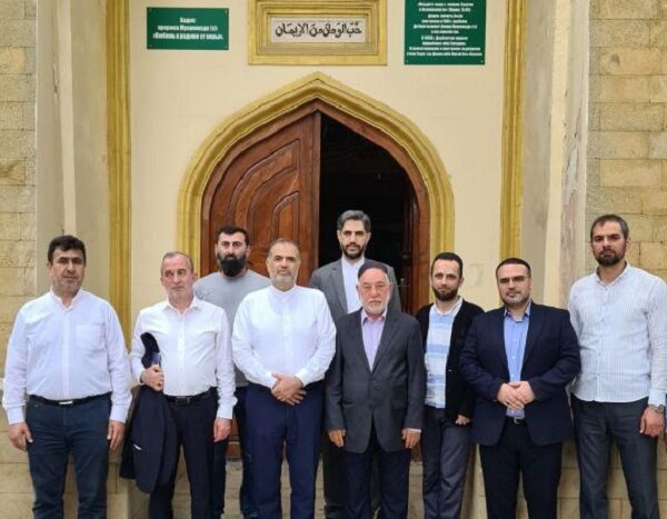 İran heyetinden Derbent Cuma Camii'ne ziyaret 