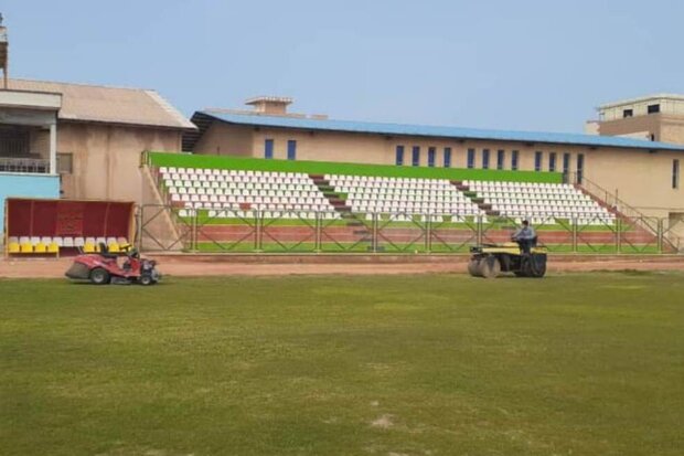 زمین چمن ورزشگاه گناوه بازسازی میشود