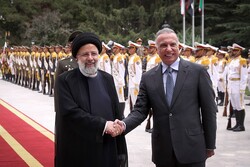 Irak Başbakanı el-Kazımi Tahran'da resmi törenle karşılandı