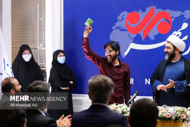  جشن بیستمین سالگرد تاسیس خبرگزاری مهر بعدازظهر شنبه ۴ تیر ماه در خبرگزاری مهر برگزار شد