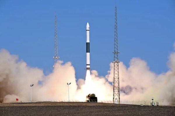 چین ۴ ماهواره به فضا فرستاد