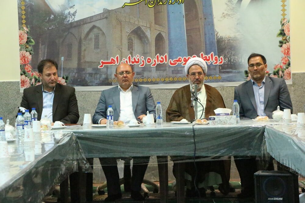 لزوم ایجاد کارگاه تولیدی برای زندانیان