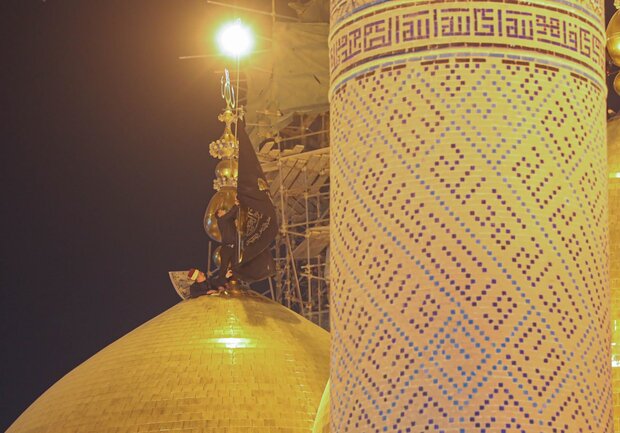 پرچم گنبد حرم مطهر امامین جوادین تعویض شد