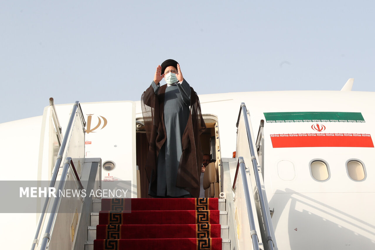 الرئيس الإيراني يغادر البلاد متجهاً إلى جاكرتا