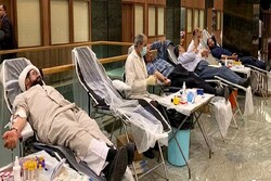 نمایندگان مجلس به صف داوطلبان اهدای خون پیوستند