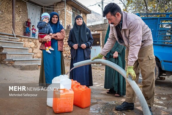 توزیع آب سیار و بسته بندی در چهار محال و بختیاری انجام می شود
