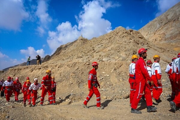 نجات جان ۴ کوهنورد جهرمی پس از ۹ ساعت تلاش امدادگران هلال احمر