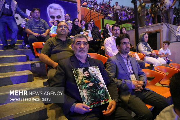  پدر شهید مدافع حرم مجید قربانخانی در مراسم افتتاحیه جشنواره‌های اوقات فراغت و فعالیت‌های ورزشی حضور دارد