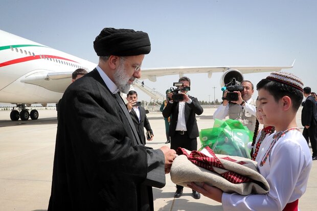 ایرانی صدر سید ابراہیم رئيسی کا عشق آباد ايئرپورٹ پر شاندار استقبال