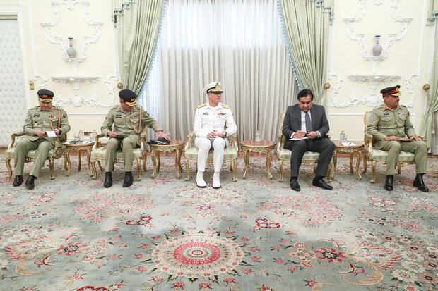 پاکستان کے چیئرمین جوائنٹ چیفس آف سٹاف کمیٹی "جنرل ندیم رضا" کی ایرانی صدر سے ملاقات