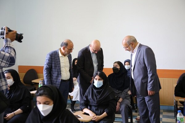 اعتراض داوطلبان کنکور 1401 به گرم بودن فضای حوزه امتحانی