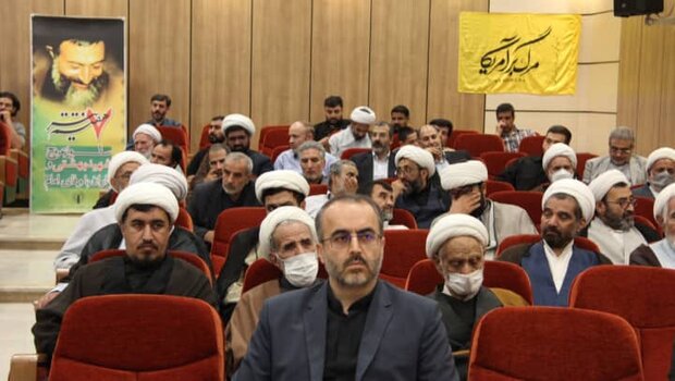 عالمان در راه پایداری جمهوری اسلامی از خودگذشتگی کردند