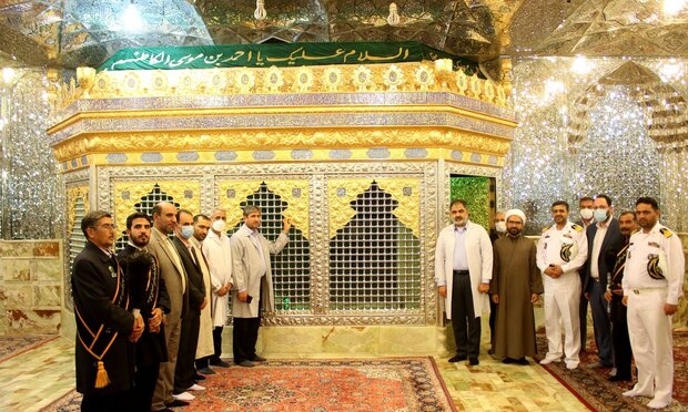 فرمانده نیروی دریایی ارتش به زیارت حرم مطهر حضرت شاهچراغ(ع) رفت