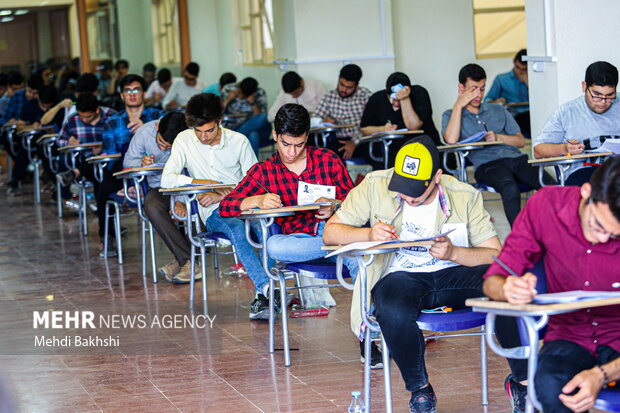 برگزاری بزرگترین ماراتن علمی کشور با حضور ۱۶۵۵۳ کنکوری در قم