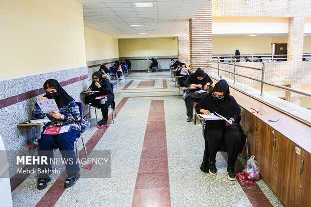 ۱۵۰ نفر از دانش آموزان استان  زنجان رتبه زیر هزار را کسب کردند