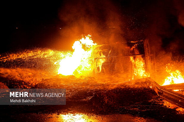 آتش سوزی انبار ضایعات در حیدرآباد کرج