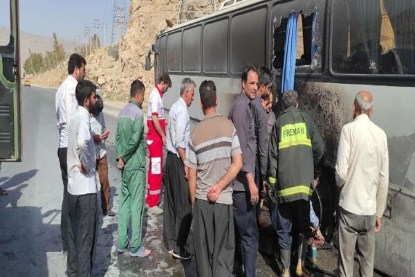 اتوبوس مسافربری در جاده سرپل‌ذهاب دچار حریق شد