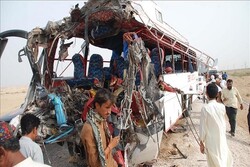 واژگونی اتوبوس مسافربری در پاکستان/ ۱۹ نفر جان باختند