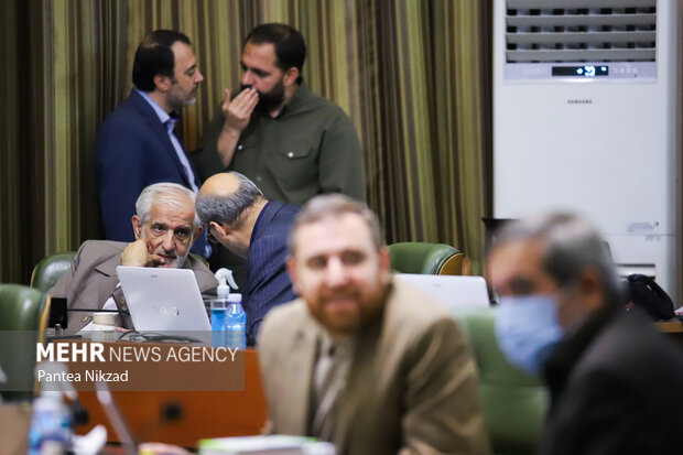 پرویز سروری عضو شورای شهر تهران در هفتاد و پنجمین جلسه این شورا حضور دارد