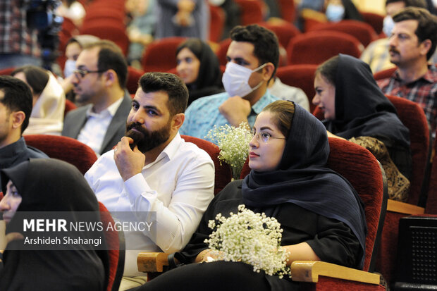 به مناسبت سالروز ازدواج حضرت علی (ع) و حضرت فاطمه (س) مراسم ازدواج دانشجویی صبح امروز در دانشگاه شهید بهشتی برگزار شد