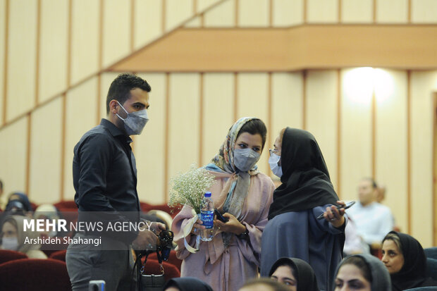 به مناسبت سالروز ازدواج حضرت علی (ع) و حضرت فاطمه (س) مراسم ازدواج دانشجویی صبح امروز در دانشگاه شهید بهشتی برگزار شد