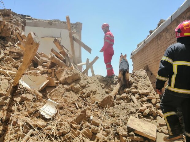 ۵ نفر بر اثر تخریب ساختمان متروکه در سنندج دچار سانحه شدند